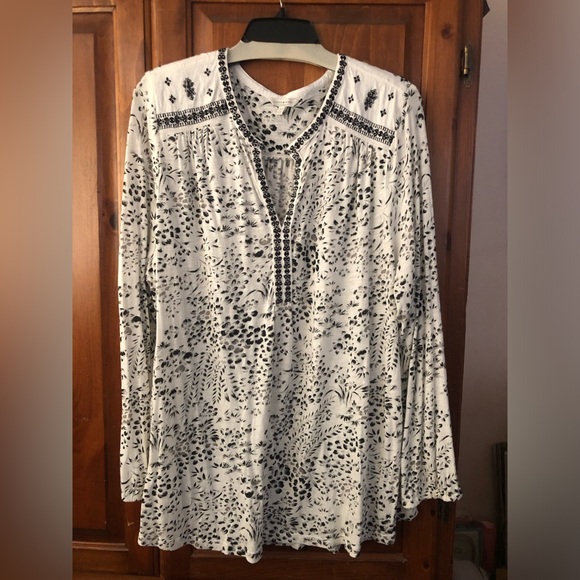 Bundle of Two (2) Lucky Brand Plus Size Tops, 3X - Picture 3 of 14